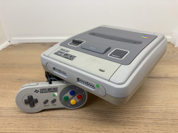 Super Nintendo SNES Konsol med kablar – 16-bitars retrospel från 90-talet