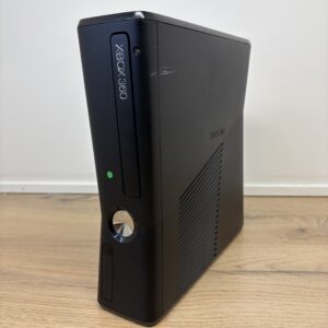 Xbox 360 slim – Svart (inkl. ström)